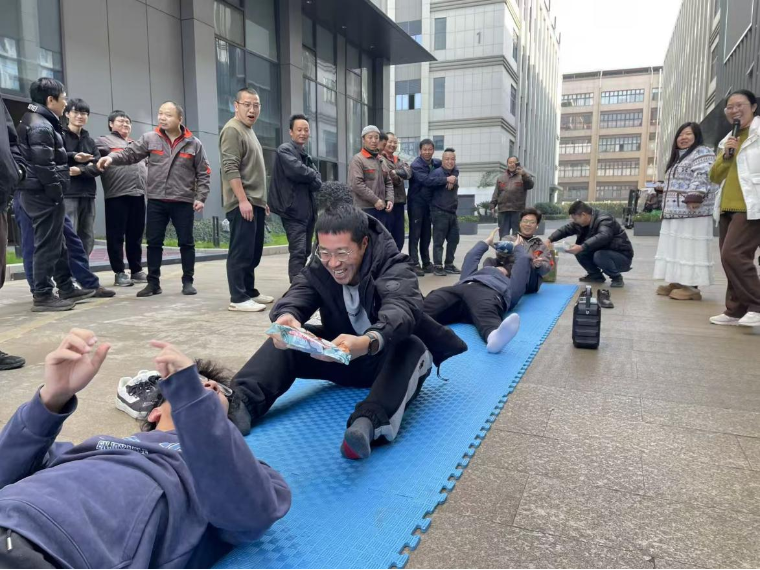 欢声笑语传美味，团队协作展风采——公司零食传递赛活动 圆满落幕